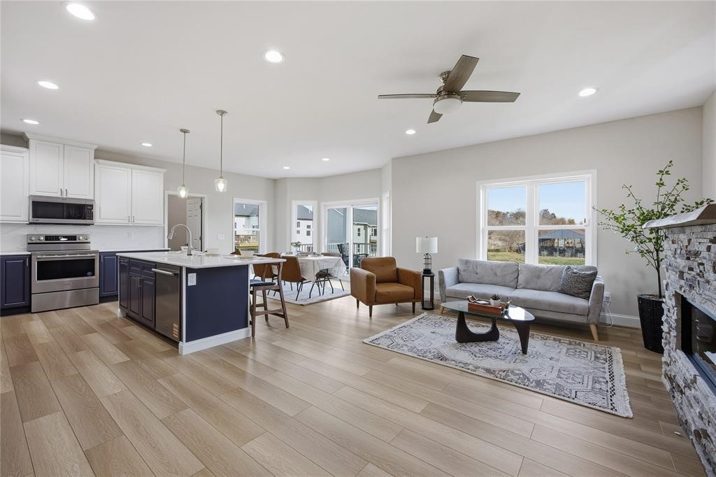 2416 Kestrel Drive SE