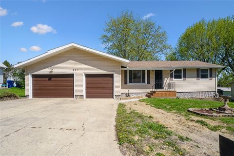 921 3rd Avenue NE Oelwein IA 50662