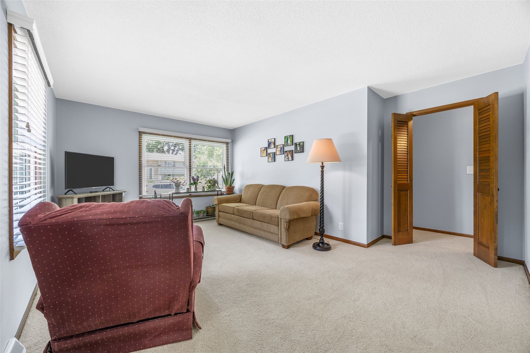 216 Windsor Drive NE