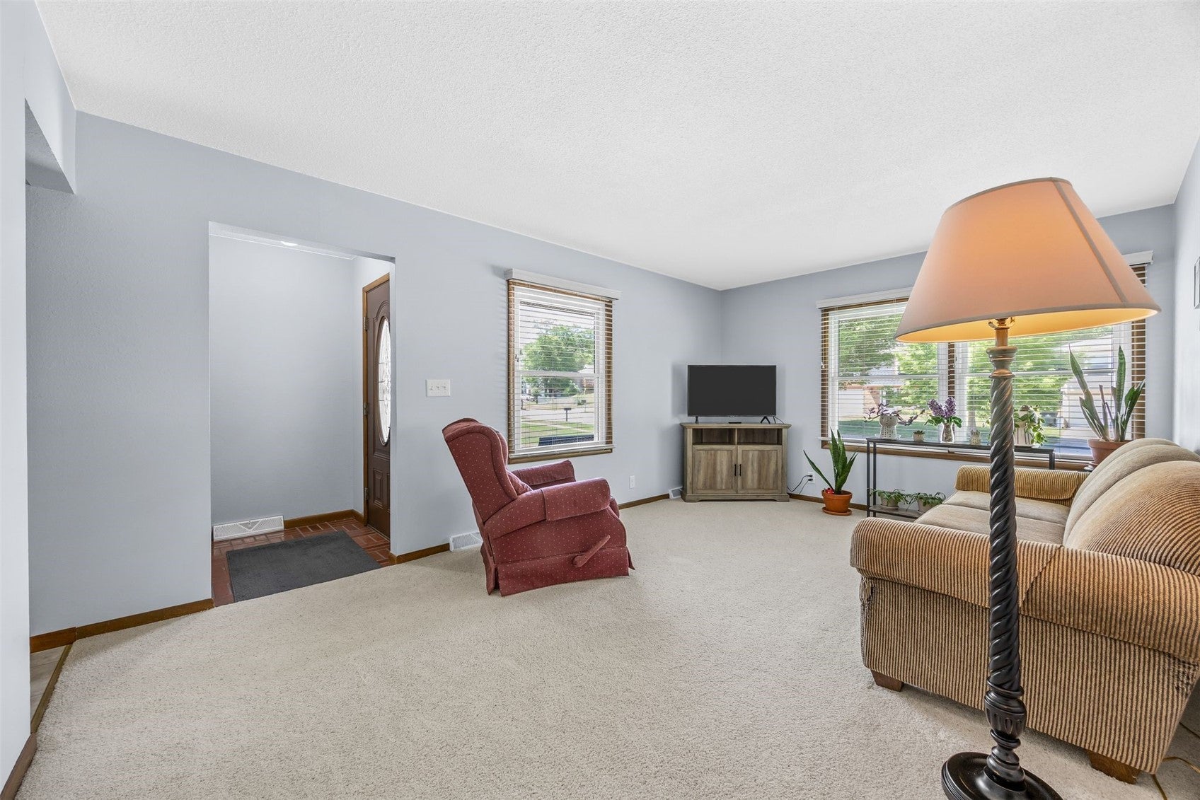 216 Windsor Drive NE