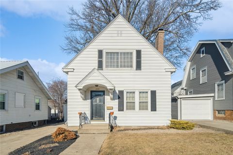 208 24th Street NE Cedar Rapids IA 52402