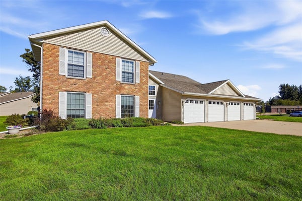6106 GREENBRIAR LN SW UNIT C, CEDAR RAPIDS, IA 52404 - Image 3231bfbeebe9cdb038b2dc1bf0417333/2299962921