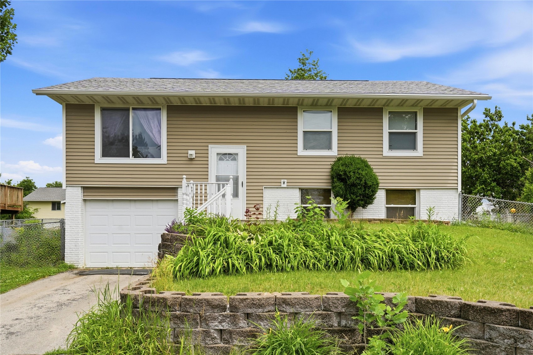 Photo 1 of 26 — 6612 Inwood Lane NE, Cedar Rapids, IA 52402