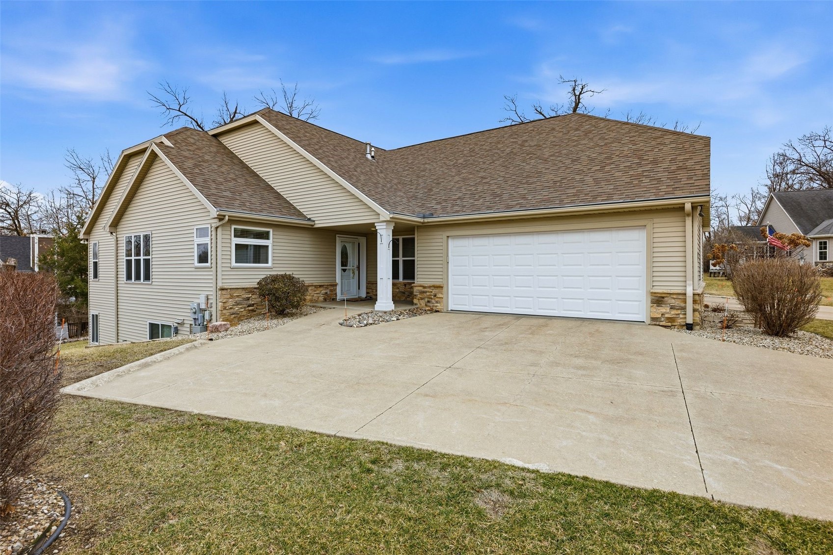 Photo 1 of 39 — 3801 Willowbend Court NE, Cedar Rapids, IA 52411