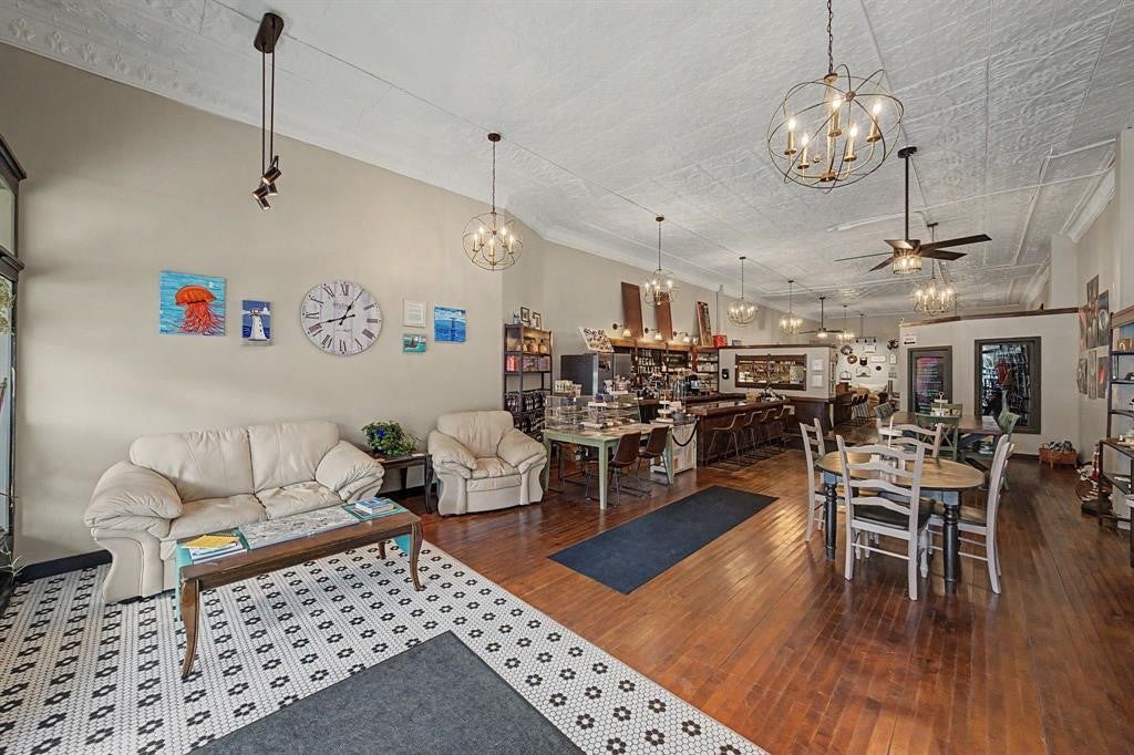 806 12th Street