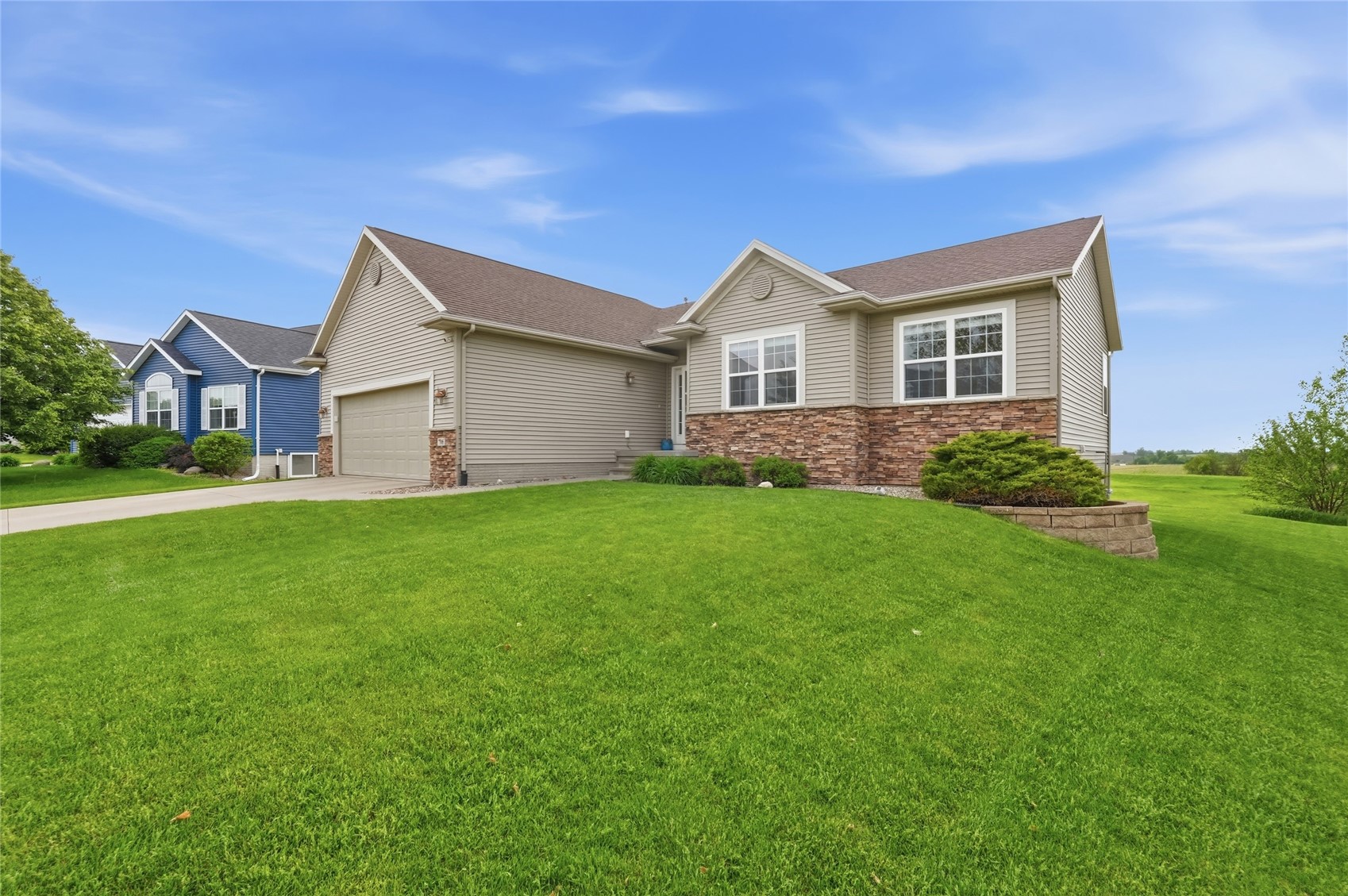 706 Limerock Drive NW