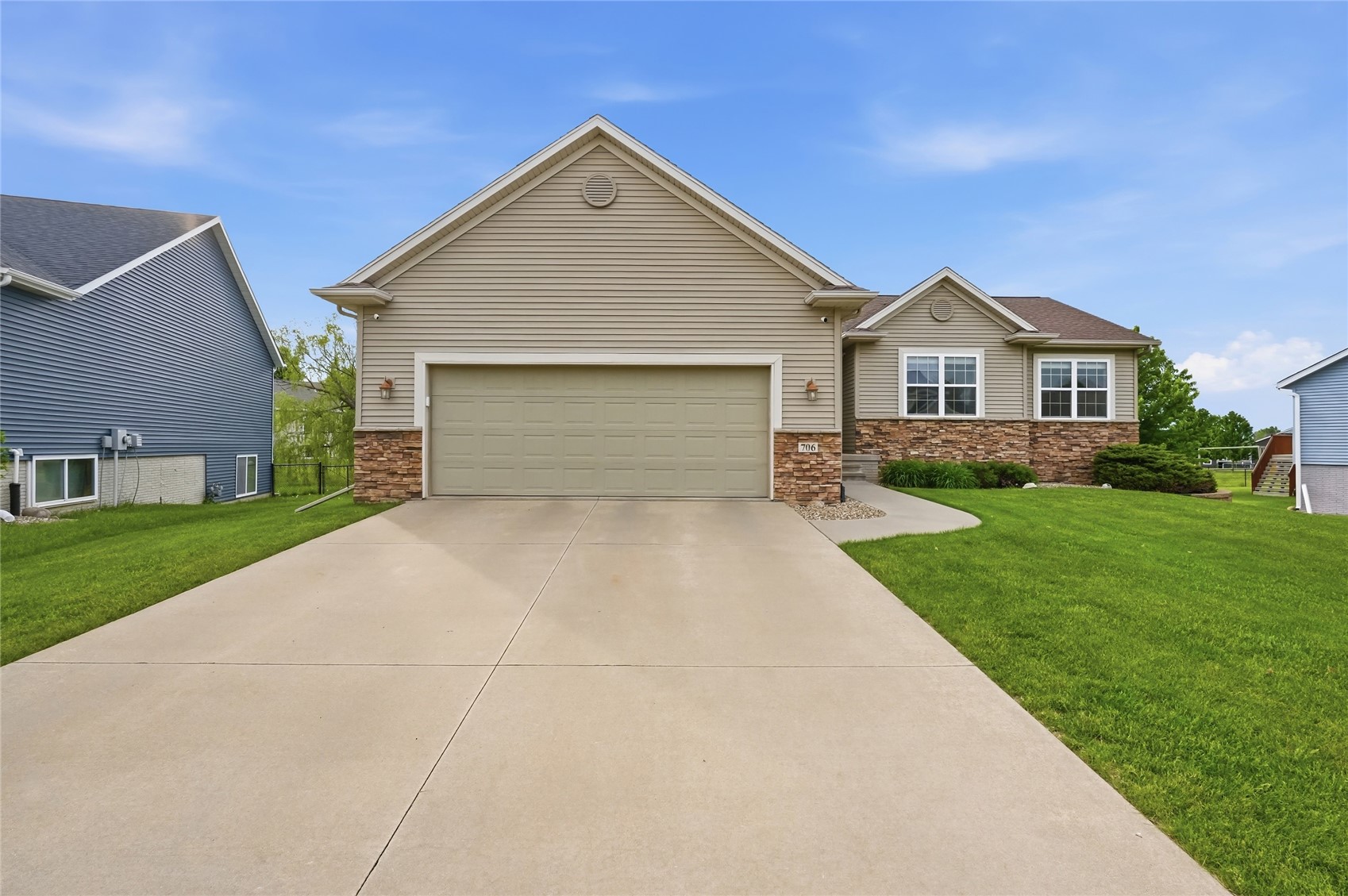 706 Limerock Drive NW