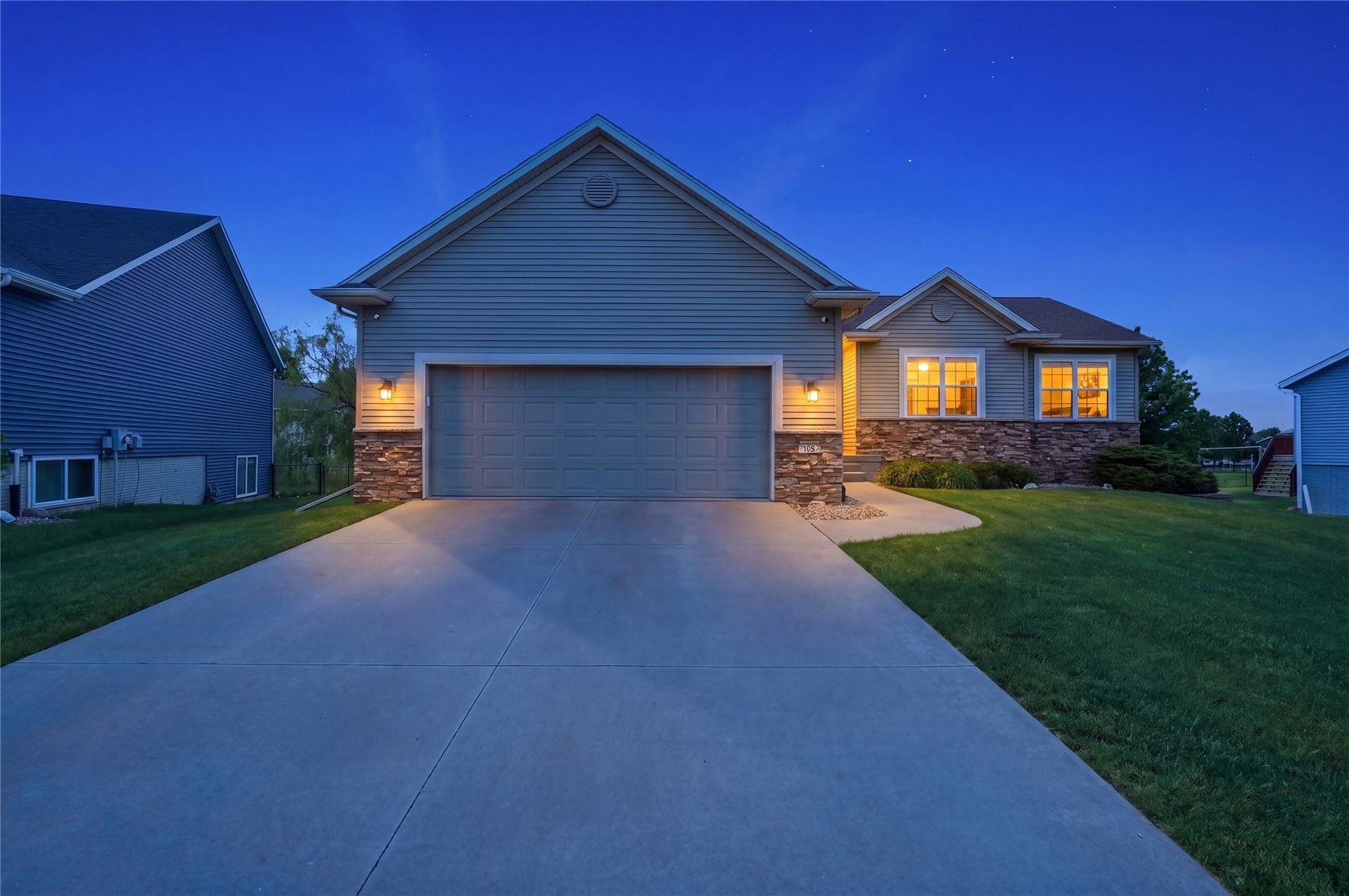 706 Limerock Drive NW