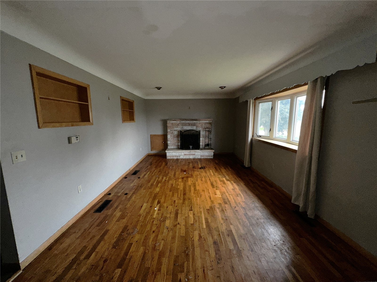 300 1st St W