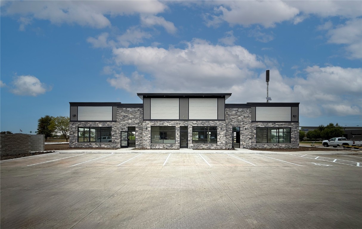 Photo 1 of 4 — 575 N Madison Avenue 1, North Liberty, IA 52317