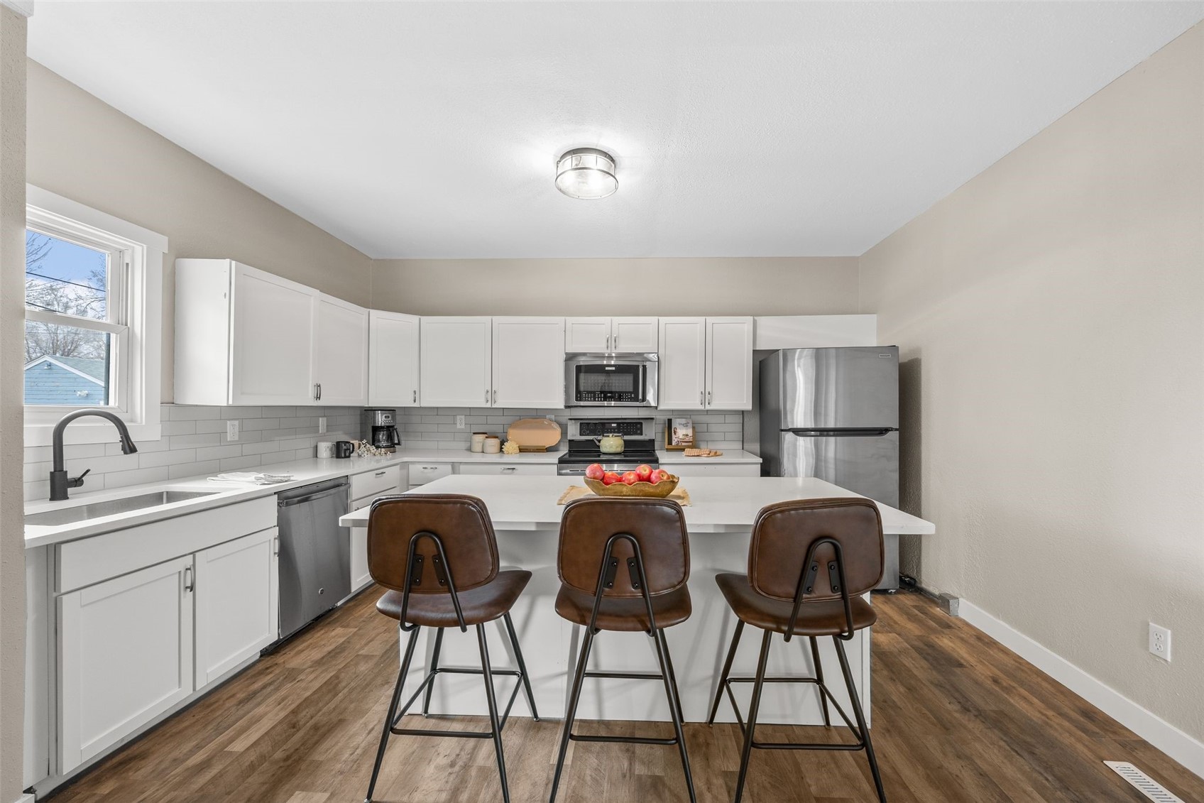 Photo 1 of 23 — 1106 9th Street SE, Cedar Rapids, IA 52401