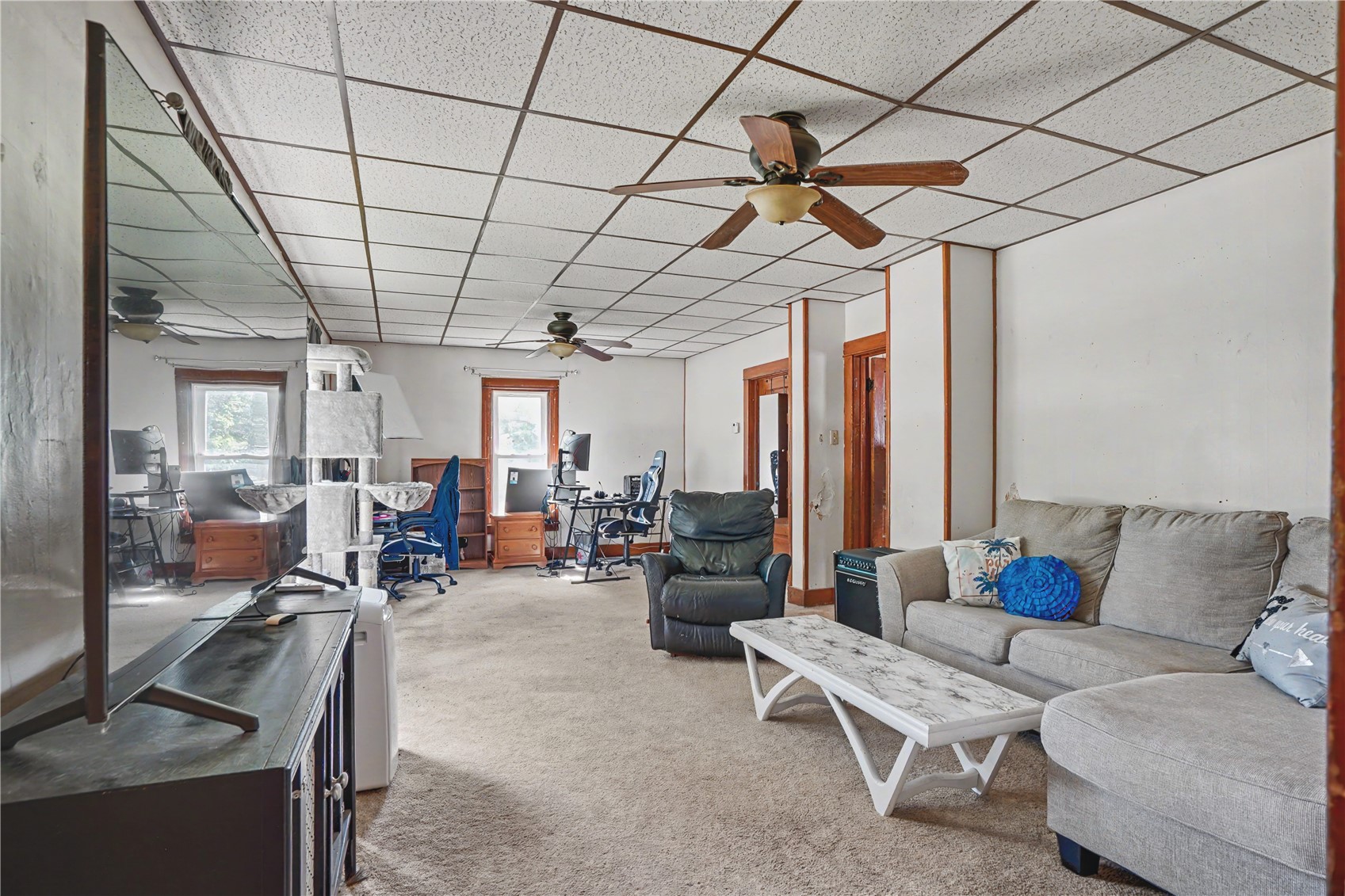 209 Hayes Street W