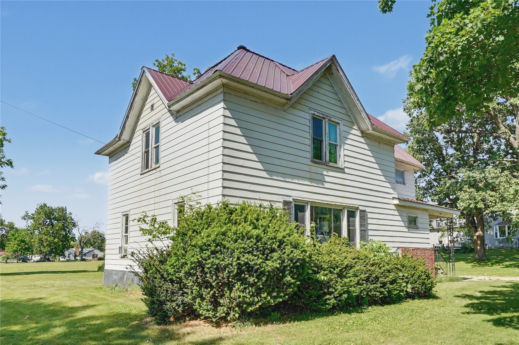 209 Hayes Street W
