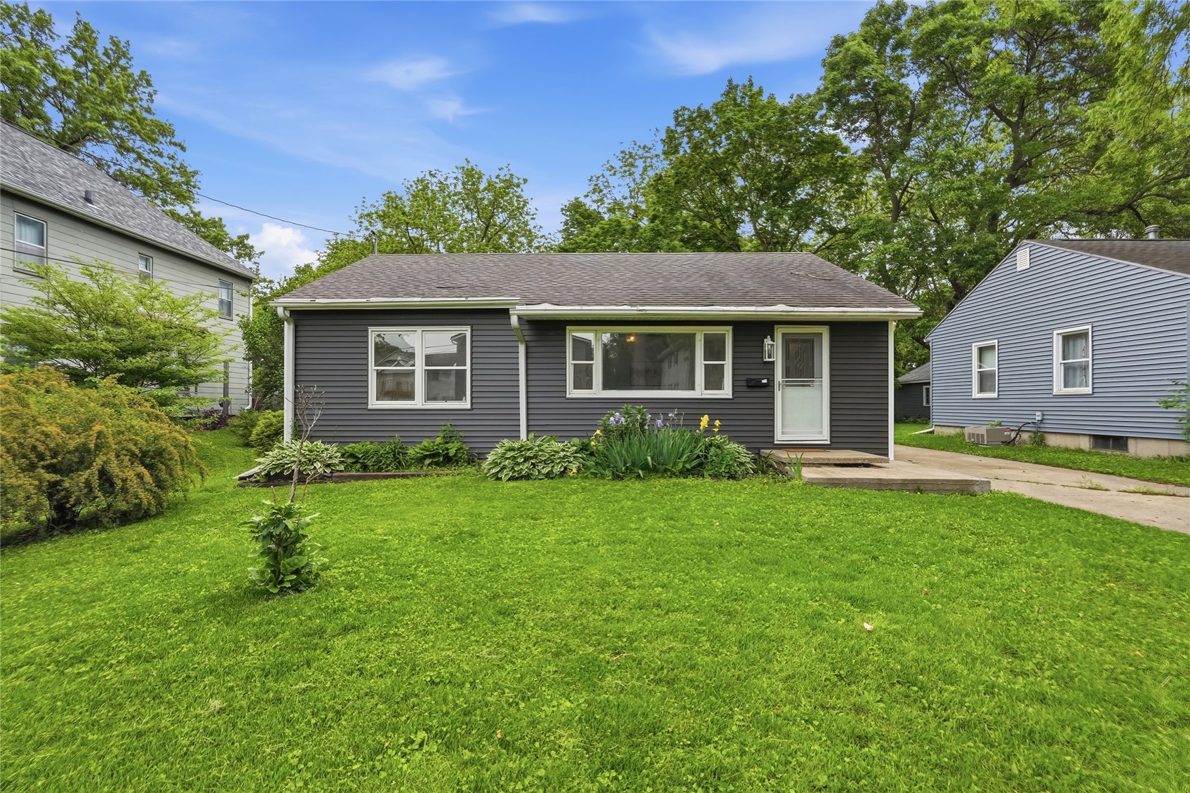 Photo 1 of 18 — 654 S Lucas Street, Iowa City, IA 52240