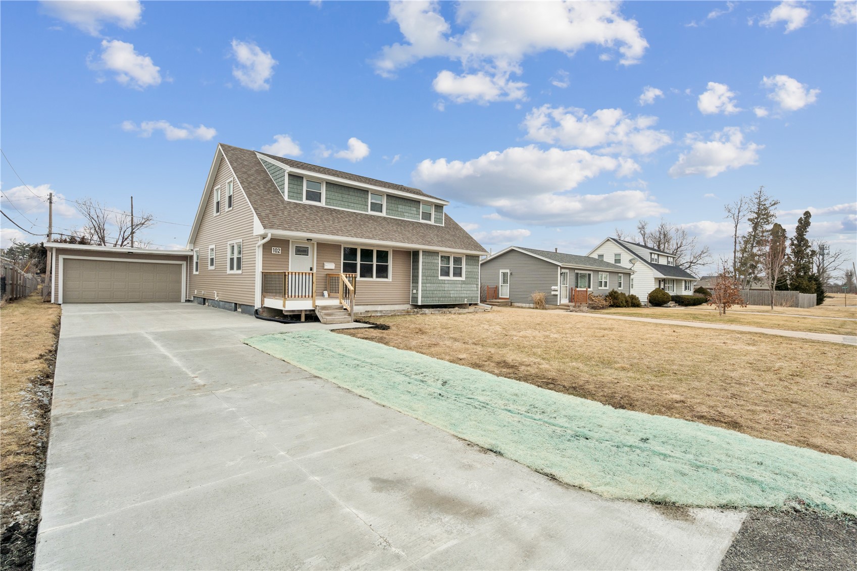 102 Patricia Lane NW