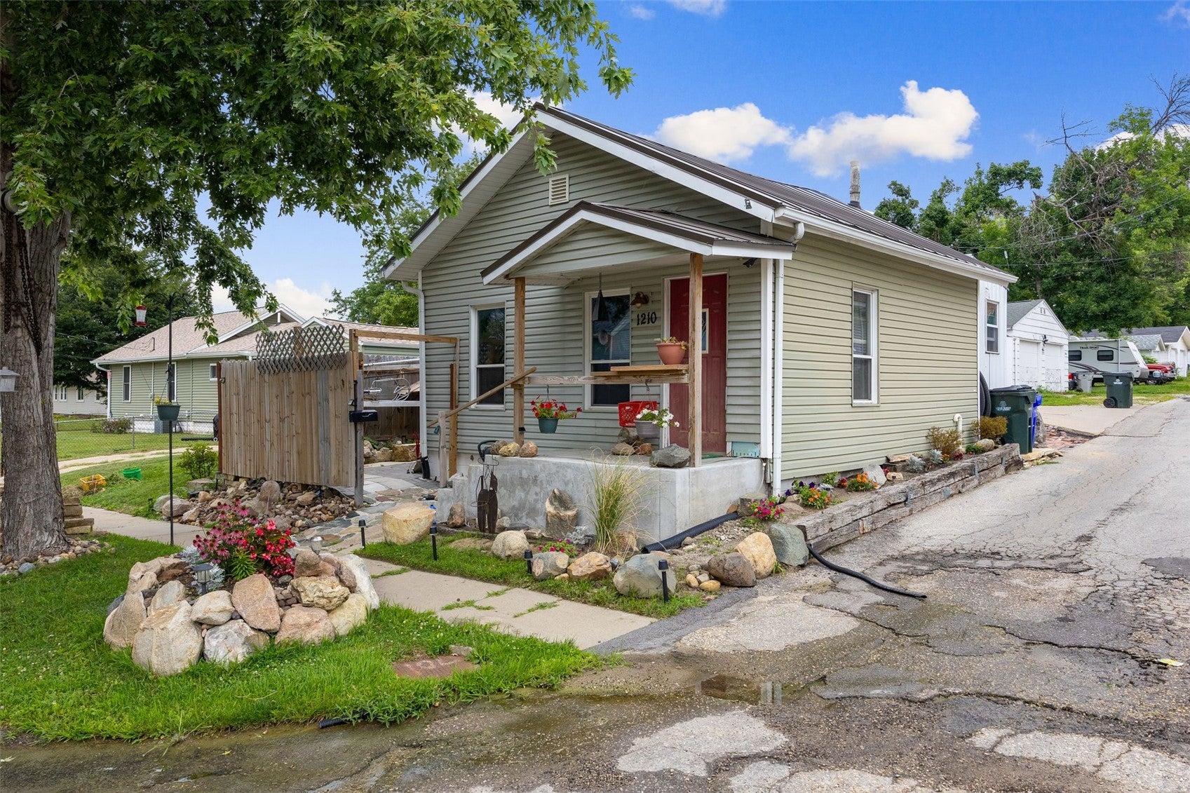 1210 Lincoln Ave