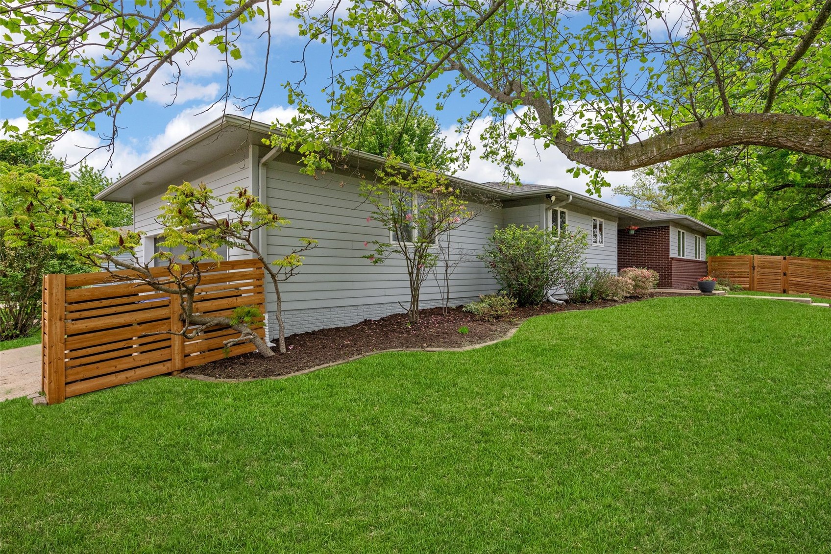 541 Amhurst