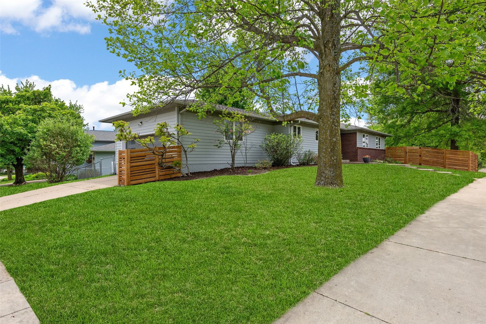 541 Amhurst