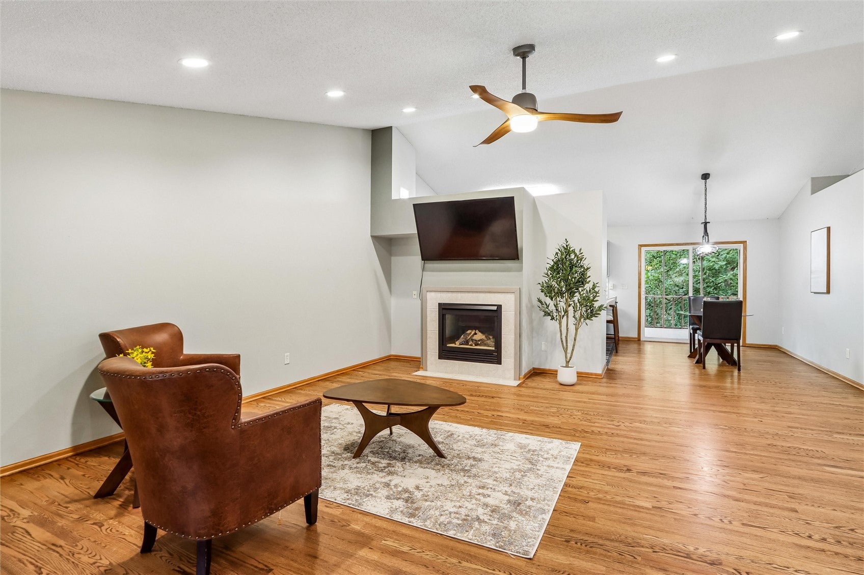 2283 E Grantview Dr