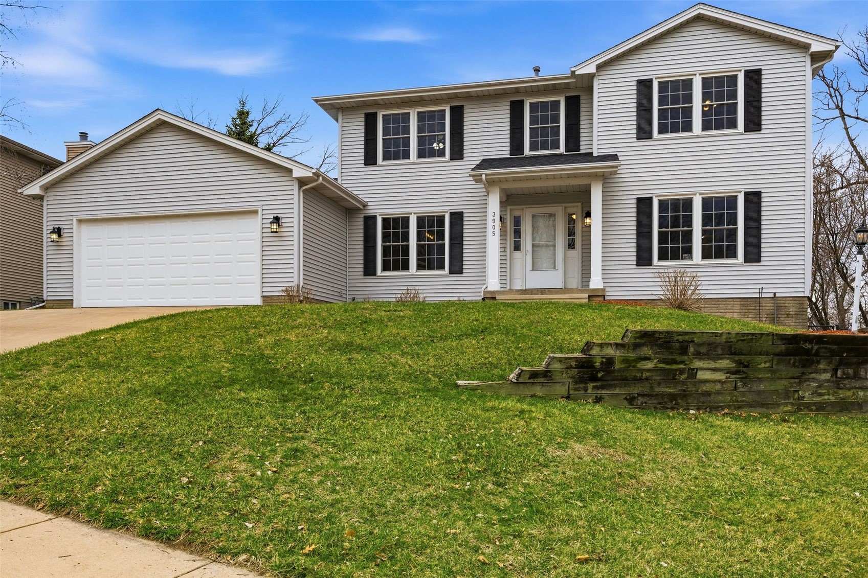 3905 Riverside Drive NE