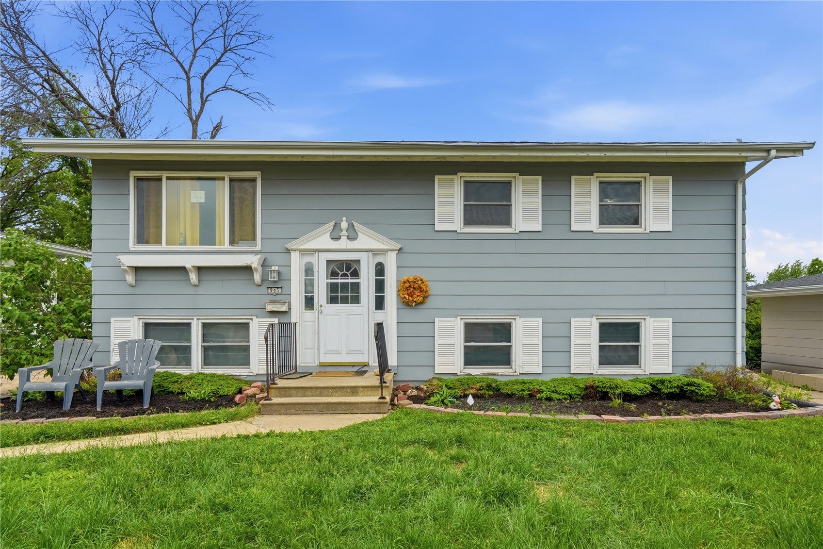 945 Westview Dr