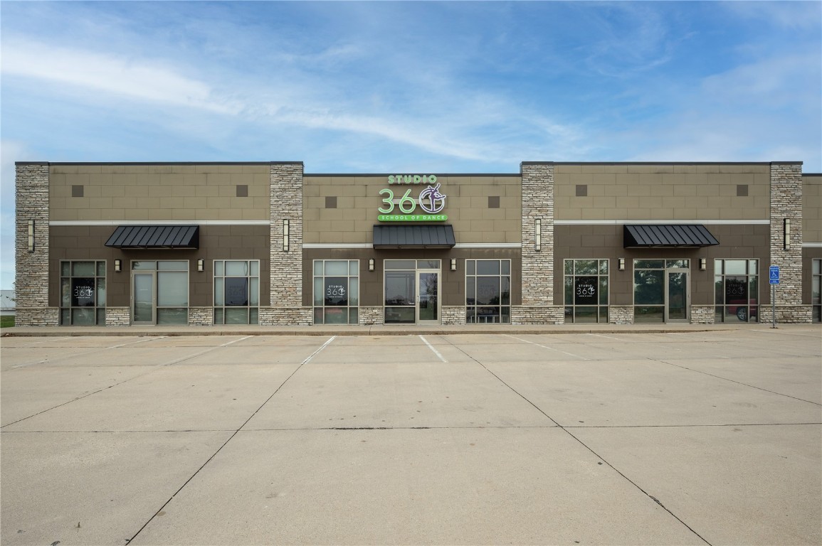 Photo 1 of 17 — 8806 St. Martin Boulevard 102, Cedar Rapids, IA 52404