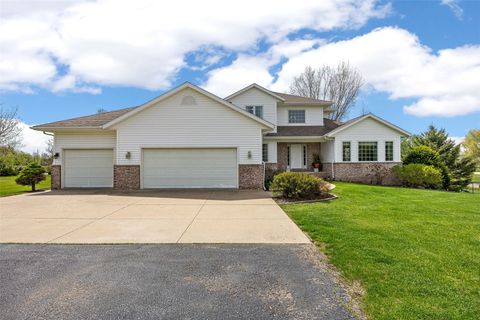 2823 120th Street NE Swisher IA 52338