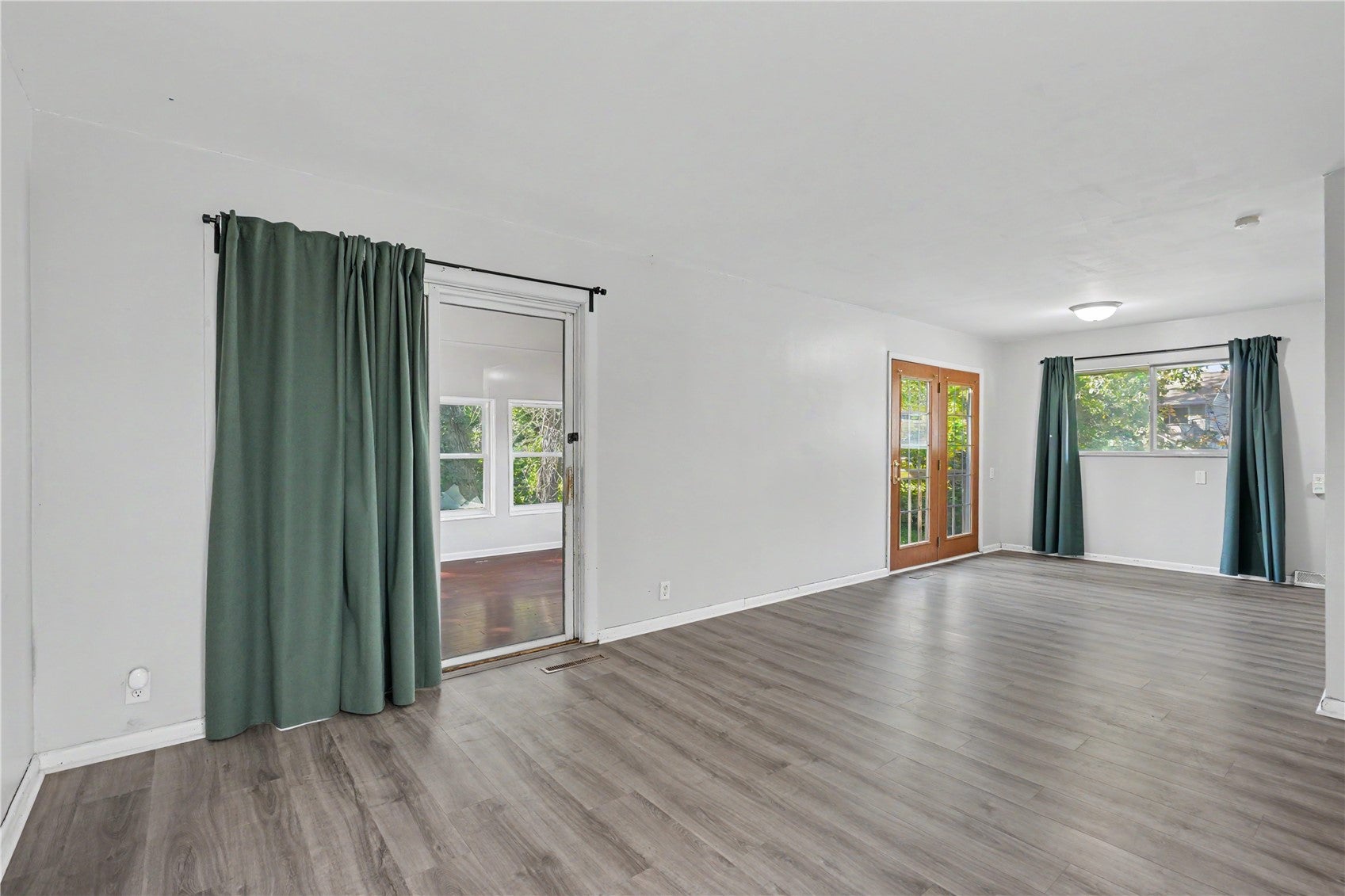 1010 Pawnee Dr NW