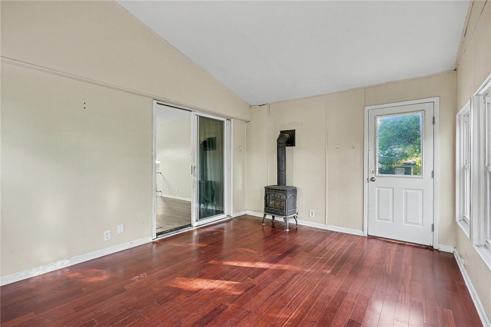 1010 Pawnee Dr NW