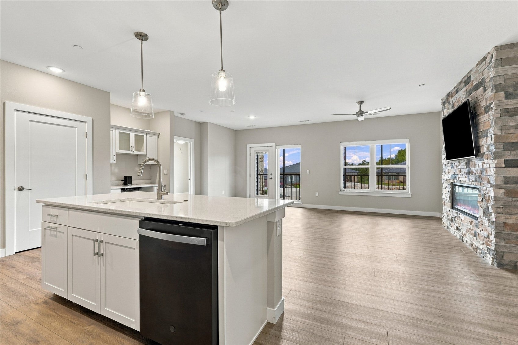 1920 Country Club Dr 203