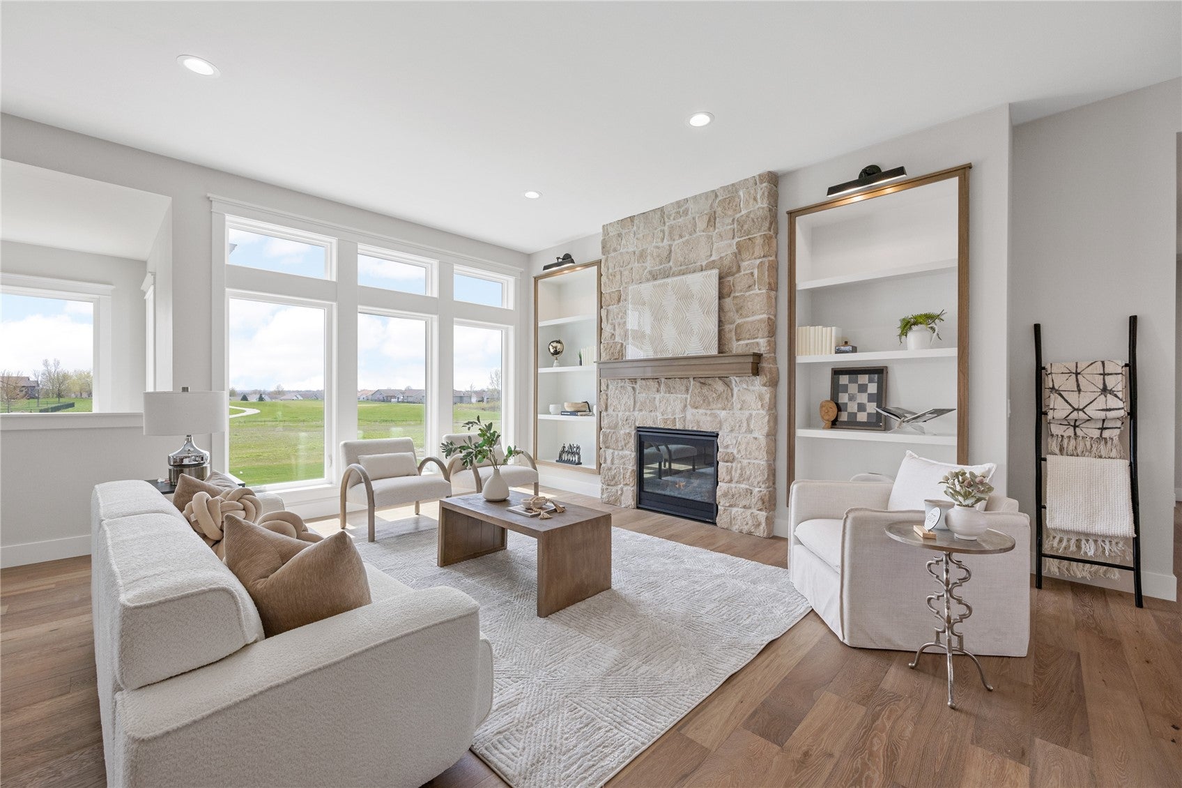 828 Longbow Court