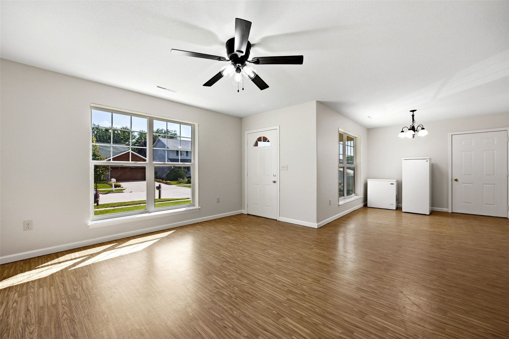 1542 Dickenson Lane