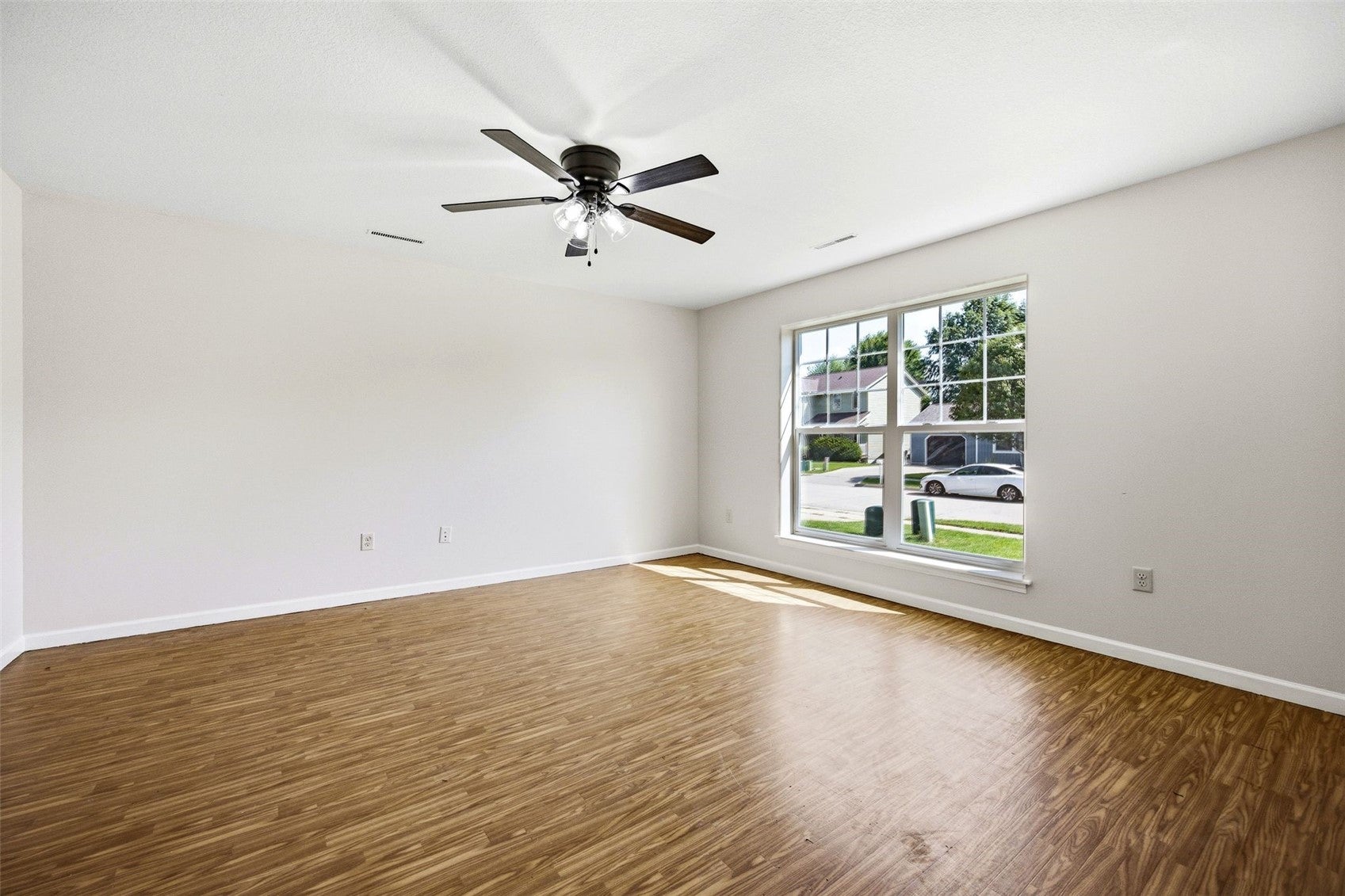 1542 Dickenson Lane