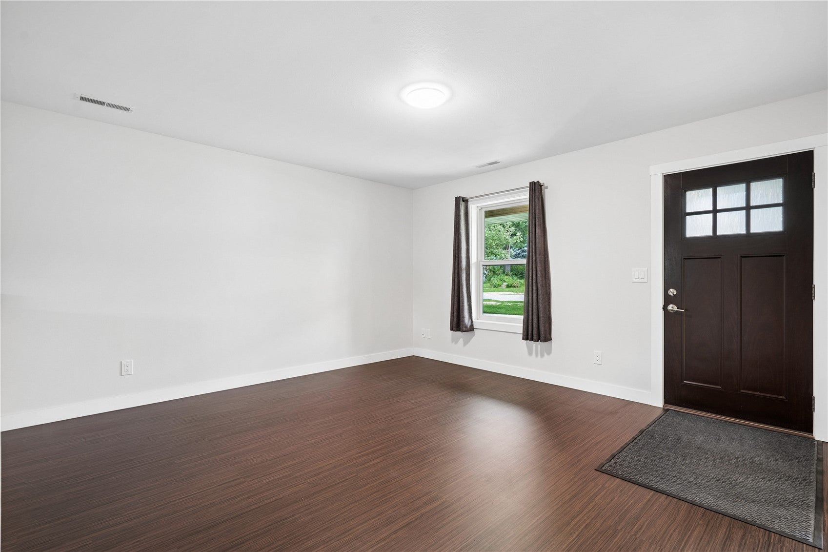 209 E Lincoln Way