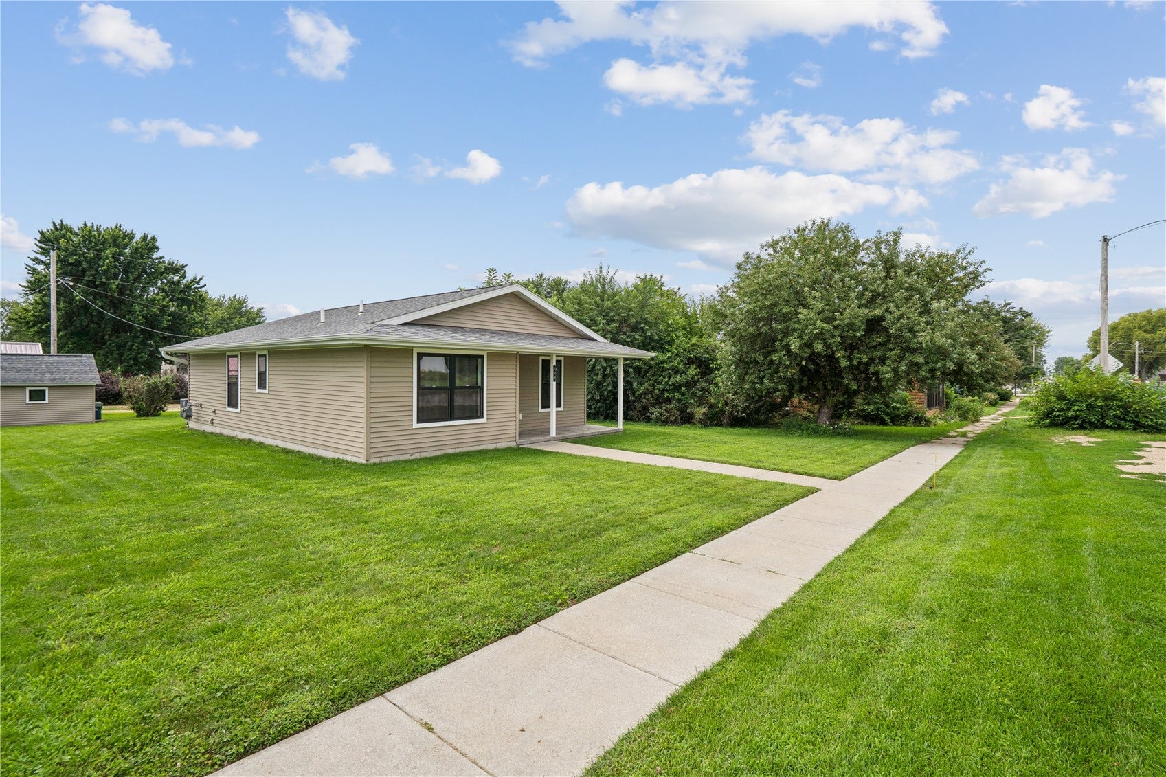 209 E Lincoln Way