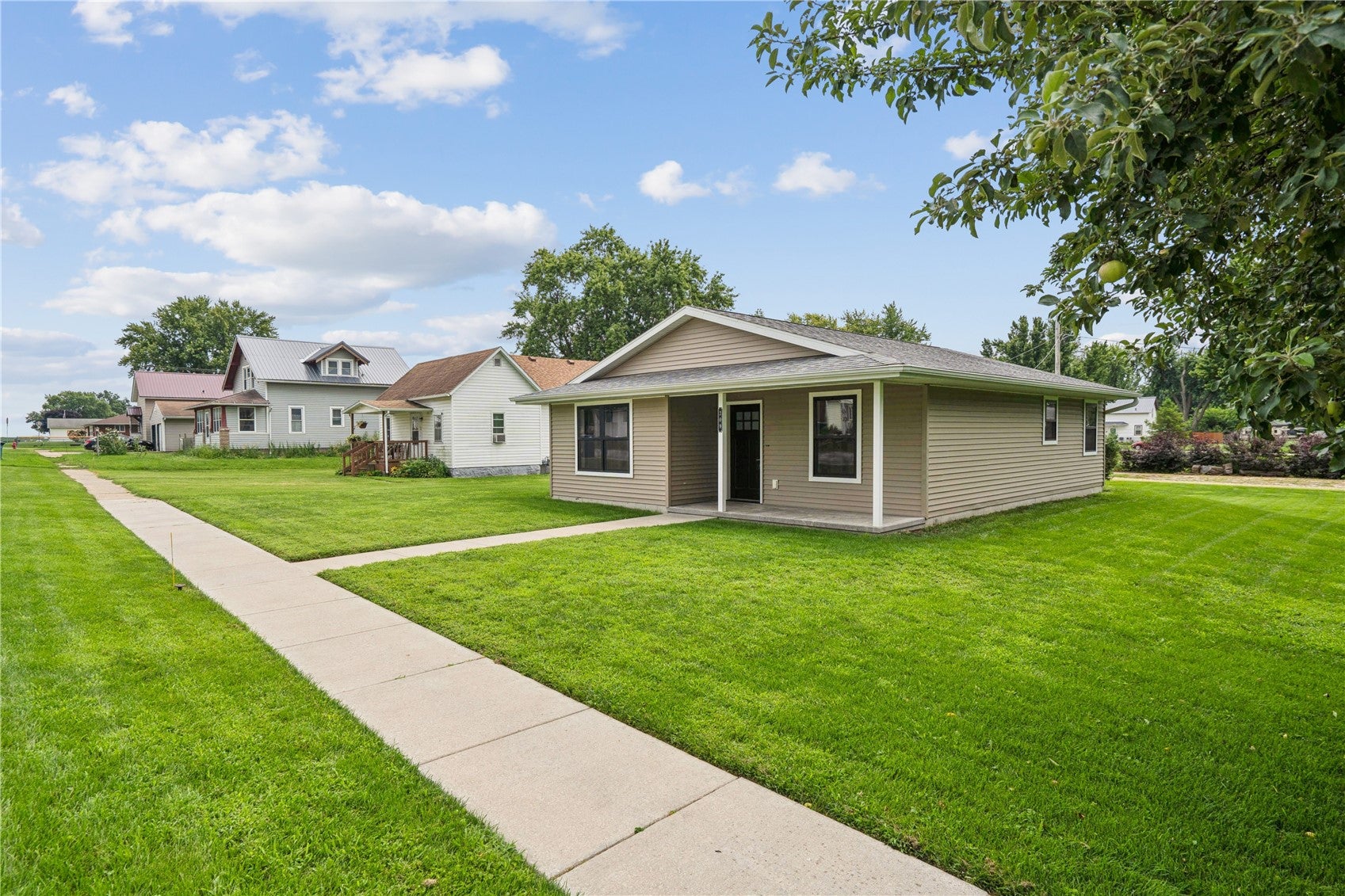 209 E Lincoln Way