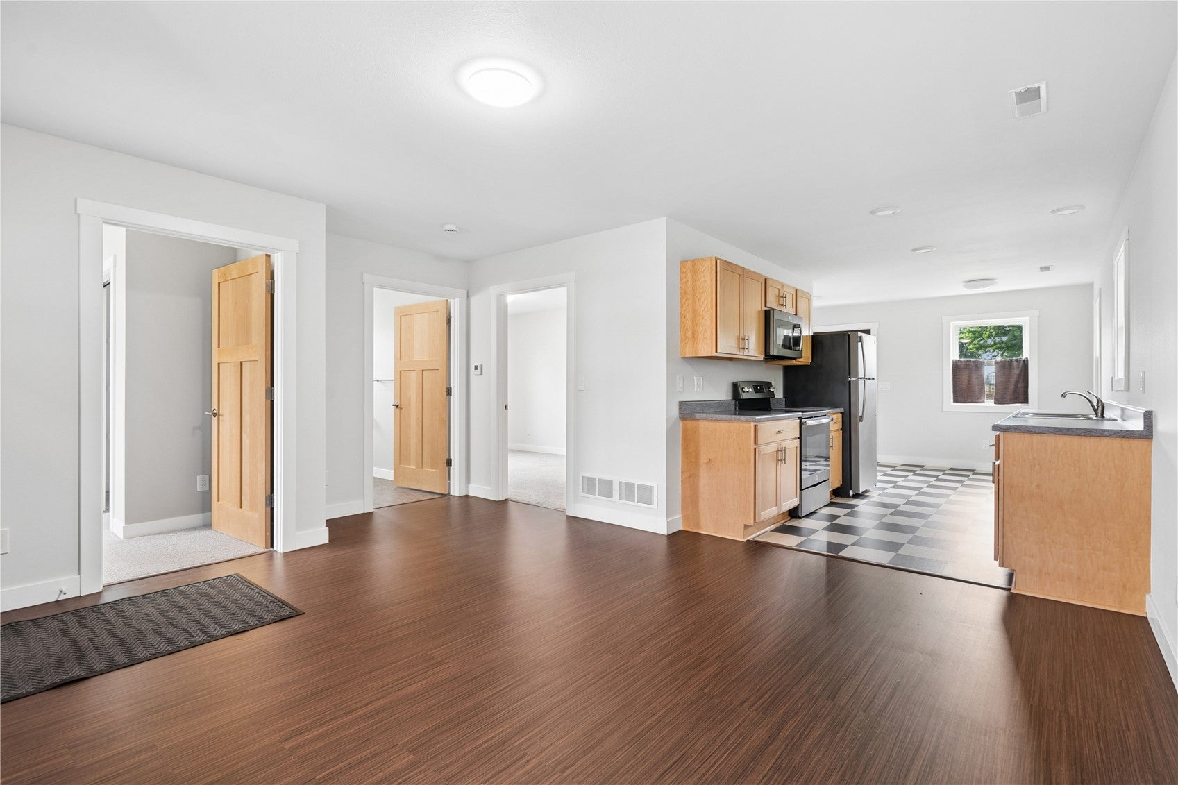 209 E Lincoln Way