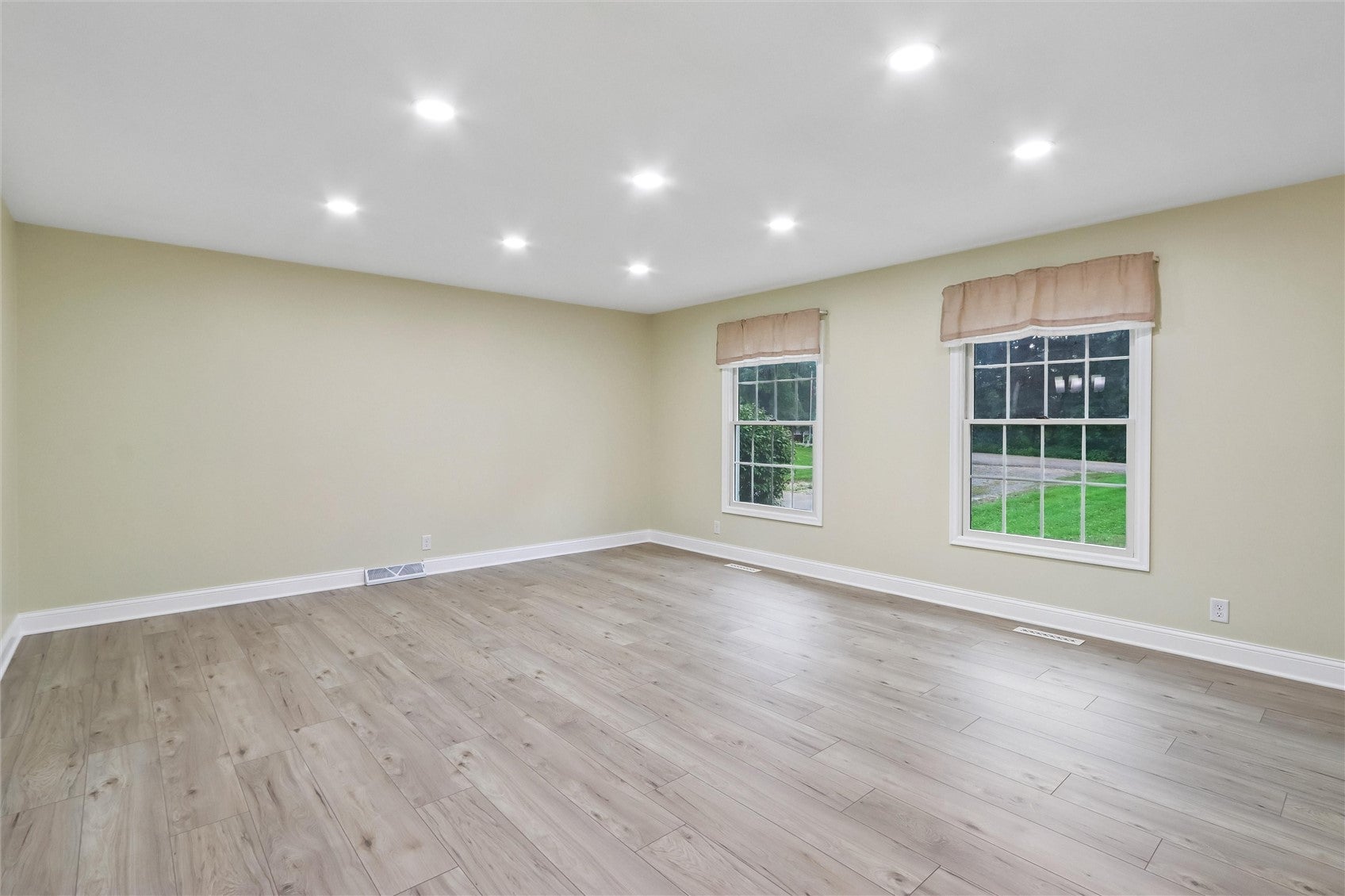 5 Hillcrest Heights Lane