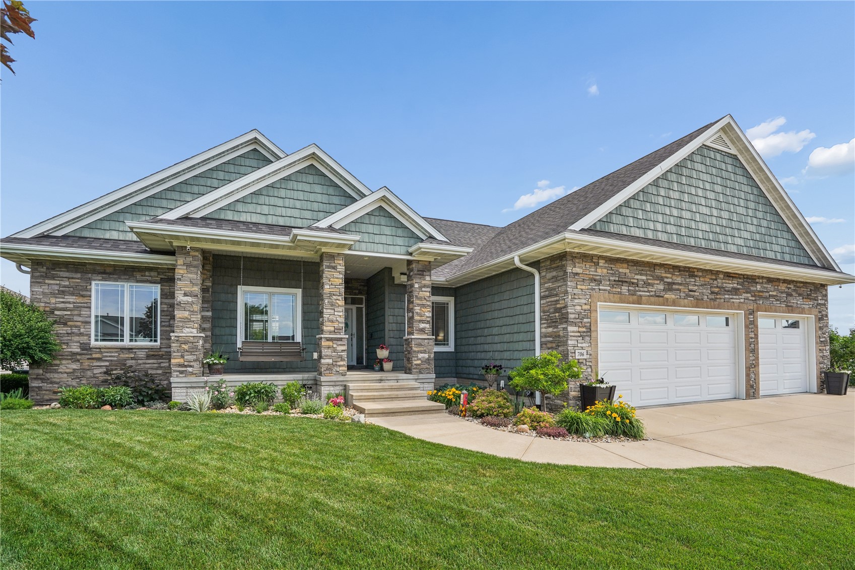 Photo 1 of 50 — 706 Jefferson Dr, Center Point, IA 52213