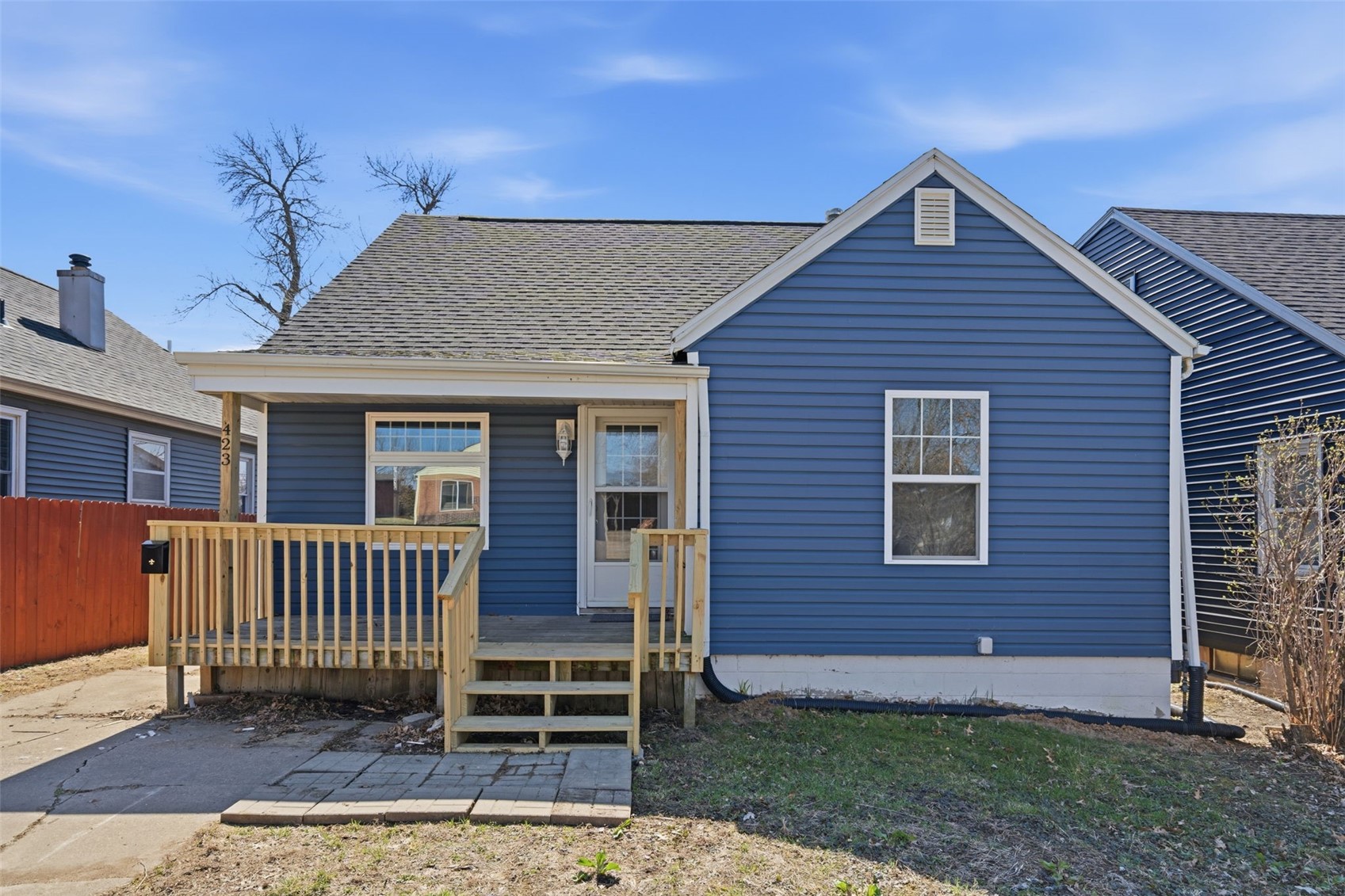 Photo 1 of 25 — 423 41st Street NE, Cedar Rapids, IA 52402