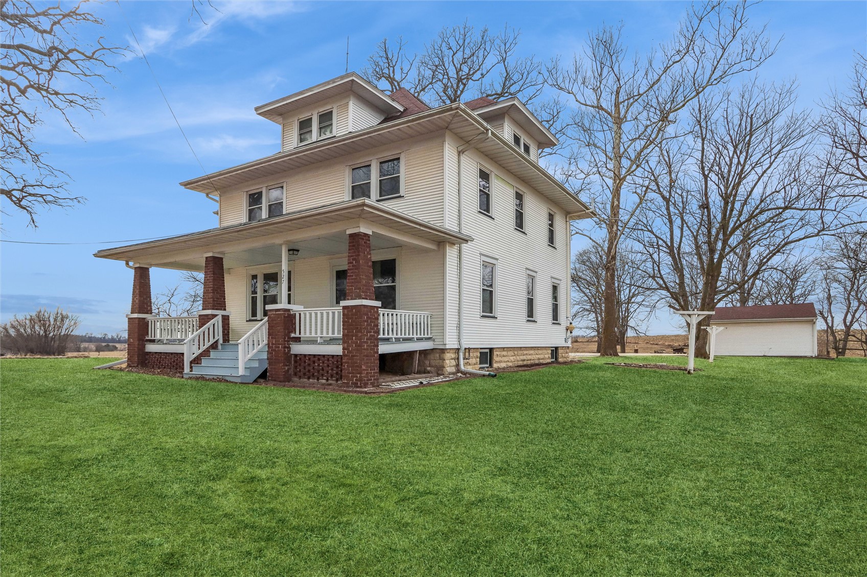 527 SW Swisher View Drive