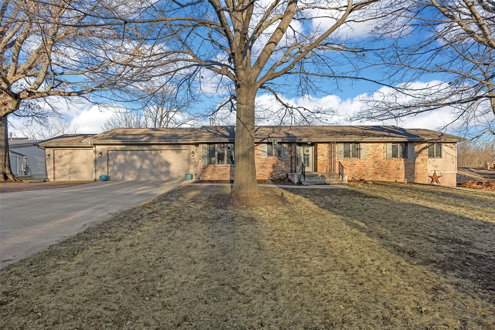 1896 Sunset Drive NE