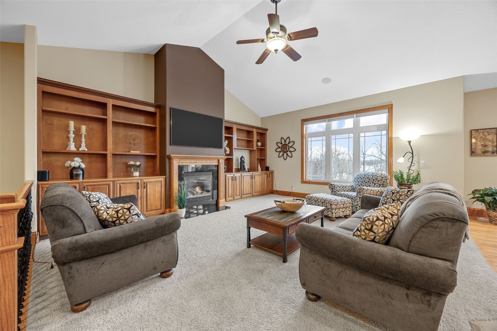 5821 River Parkway NE