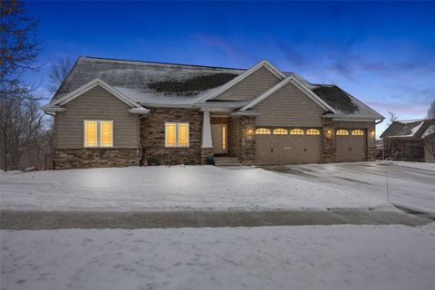 5821 River Parkway NE Cedar Rapids IA 52411