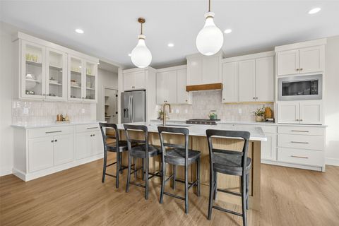 970 17th Ave SW Mt Vernon IA 52314