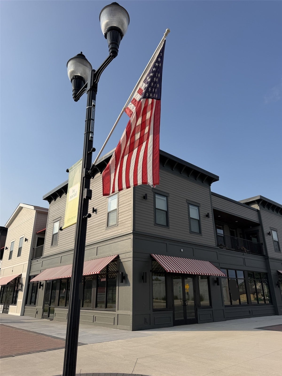 1500 Main St 201