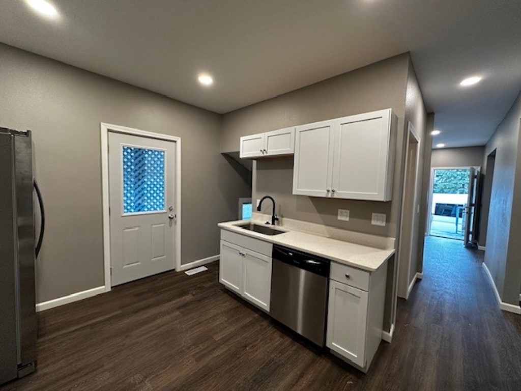 905 E Burlington Street