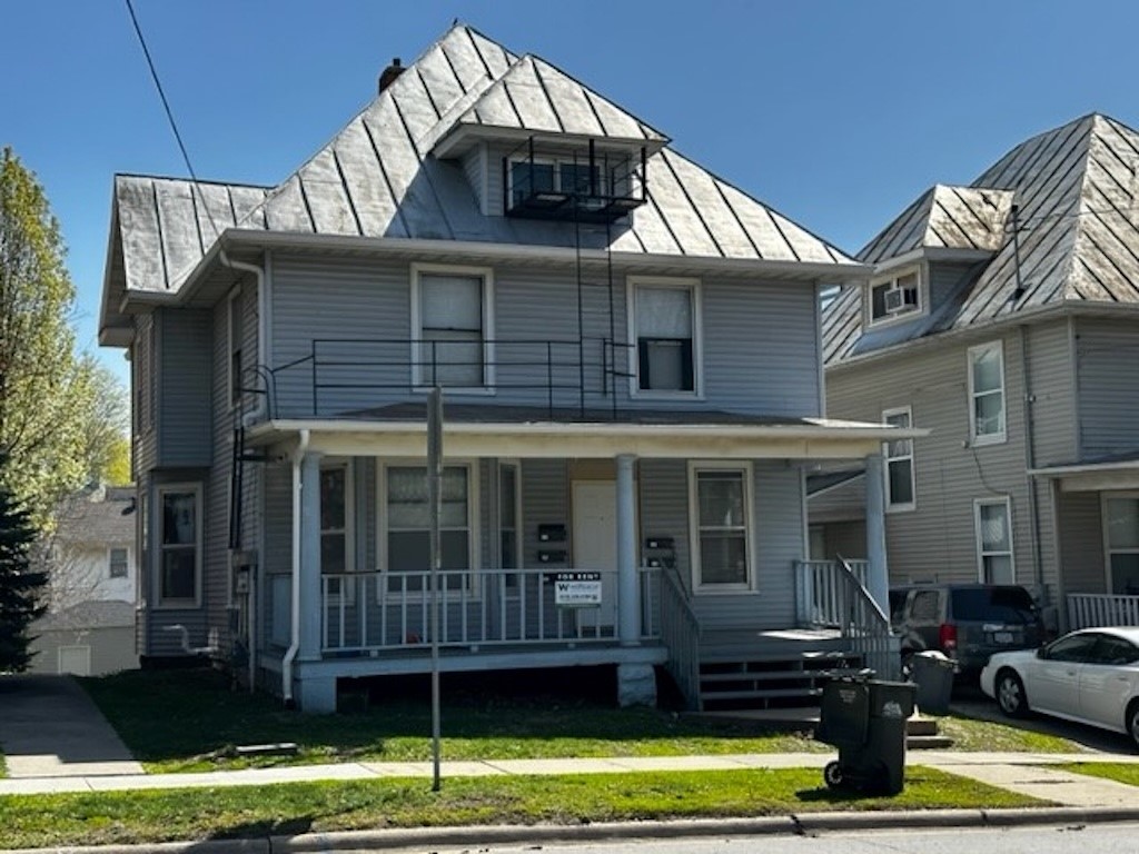 Photo 1 of 25 — 905 E Burlington Street, Iowa City, IA 52240