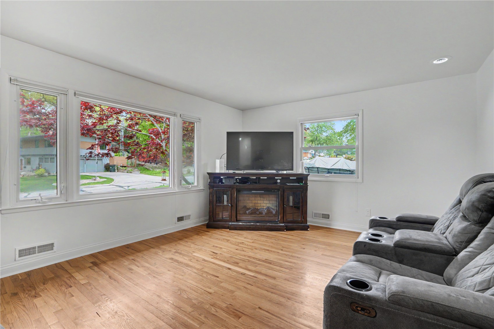 1229 Hertz Drive SE