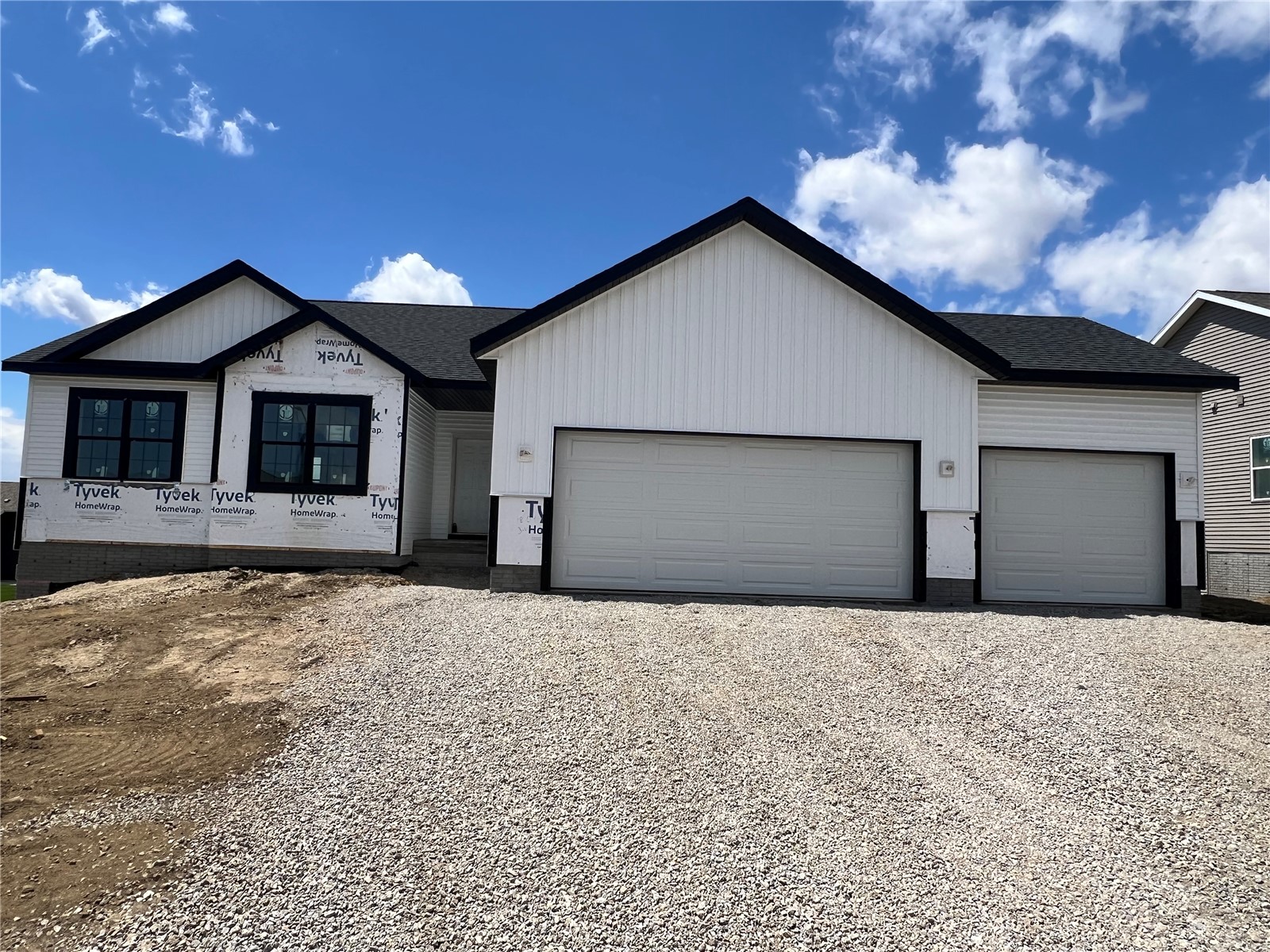 Photo 1 of 16 — 1435 Cardinal Drive, Fairfax, IA 52228